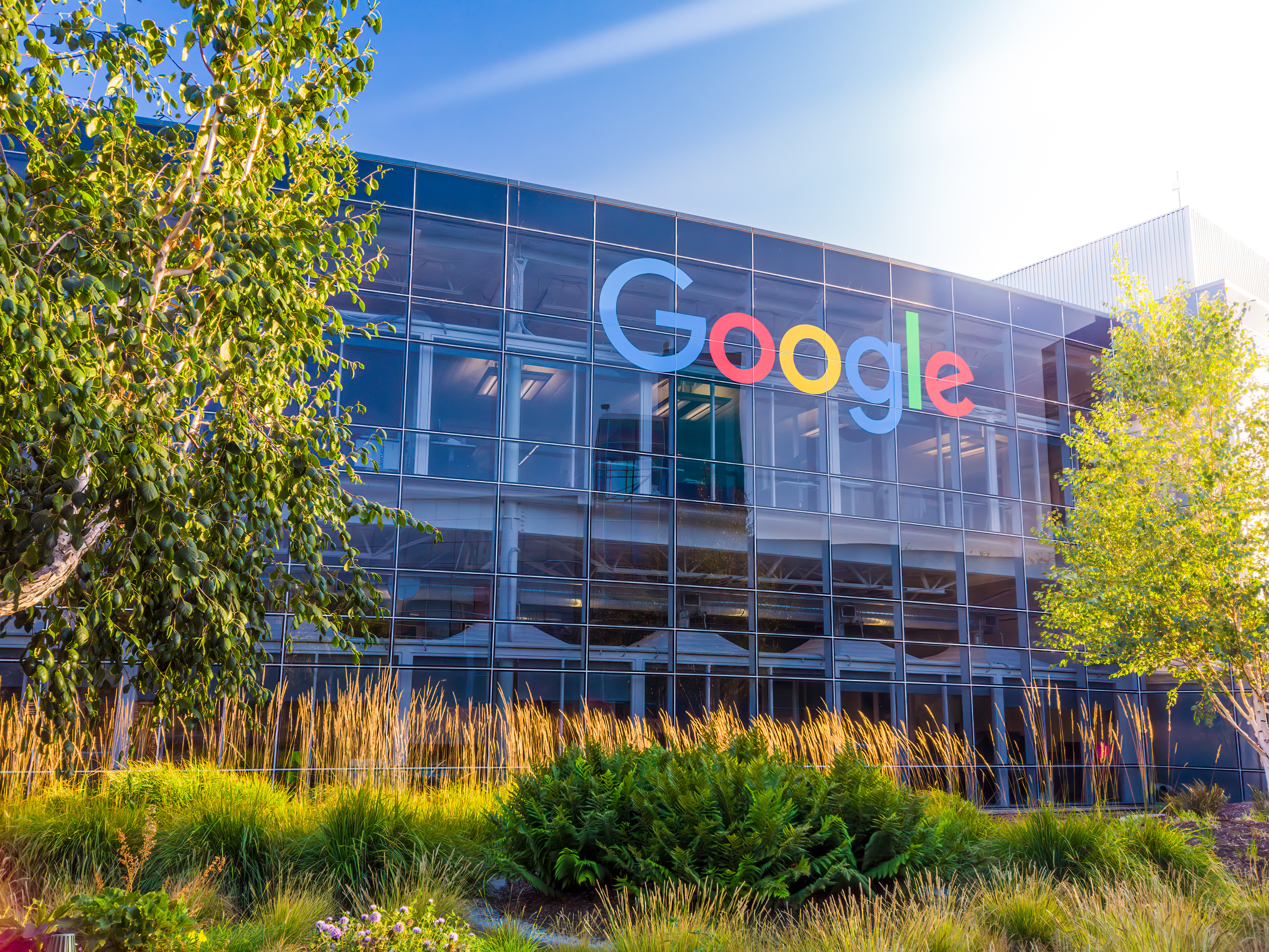 Суд начал рассматривать крупнейший иск к Google